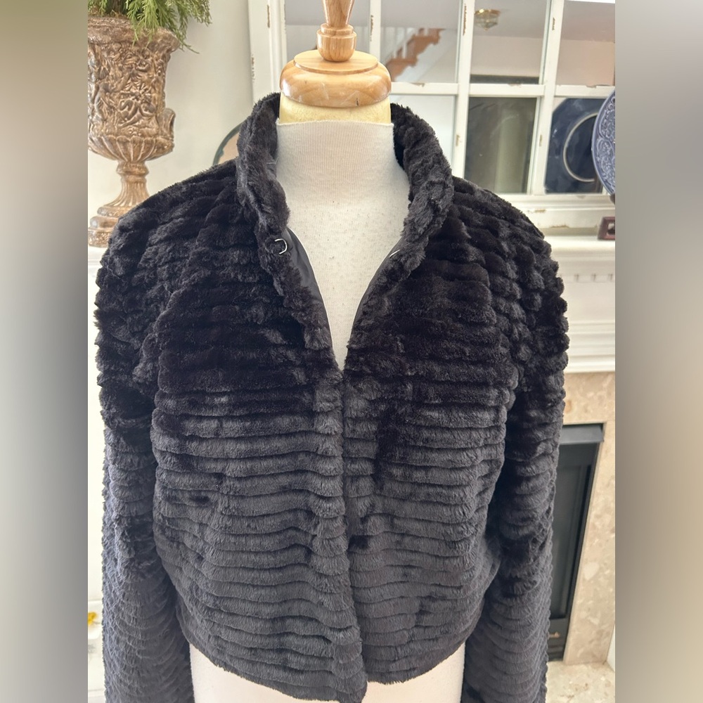 Betsey Johnson Cropped Black Teddy Jacket - Picture 3 of 12